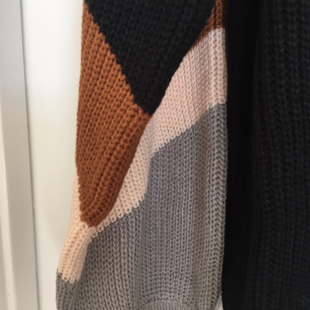 🛍 Colorblock Sweater - Picture 4 of 7